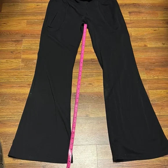 Stylish Black Flared Pants (yoga pants) - Picture 5 of 7